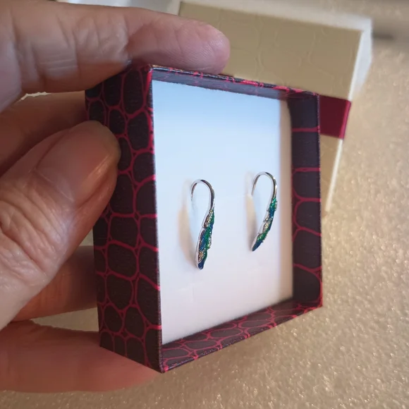 Elegant Sterling Silver Feather Earrings - Picture 10 of 16